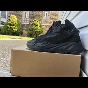 Yeezy Boost 700 MNVN